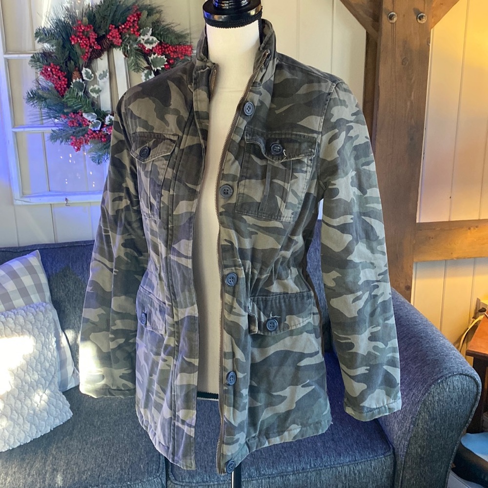 Quoted camo jacket